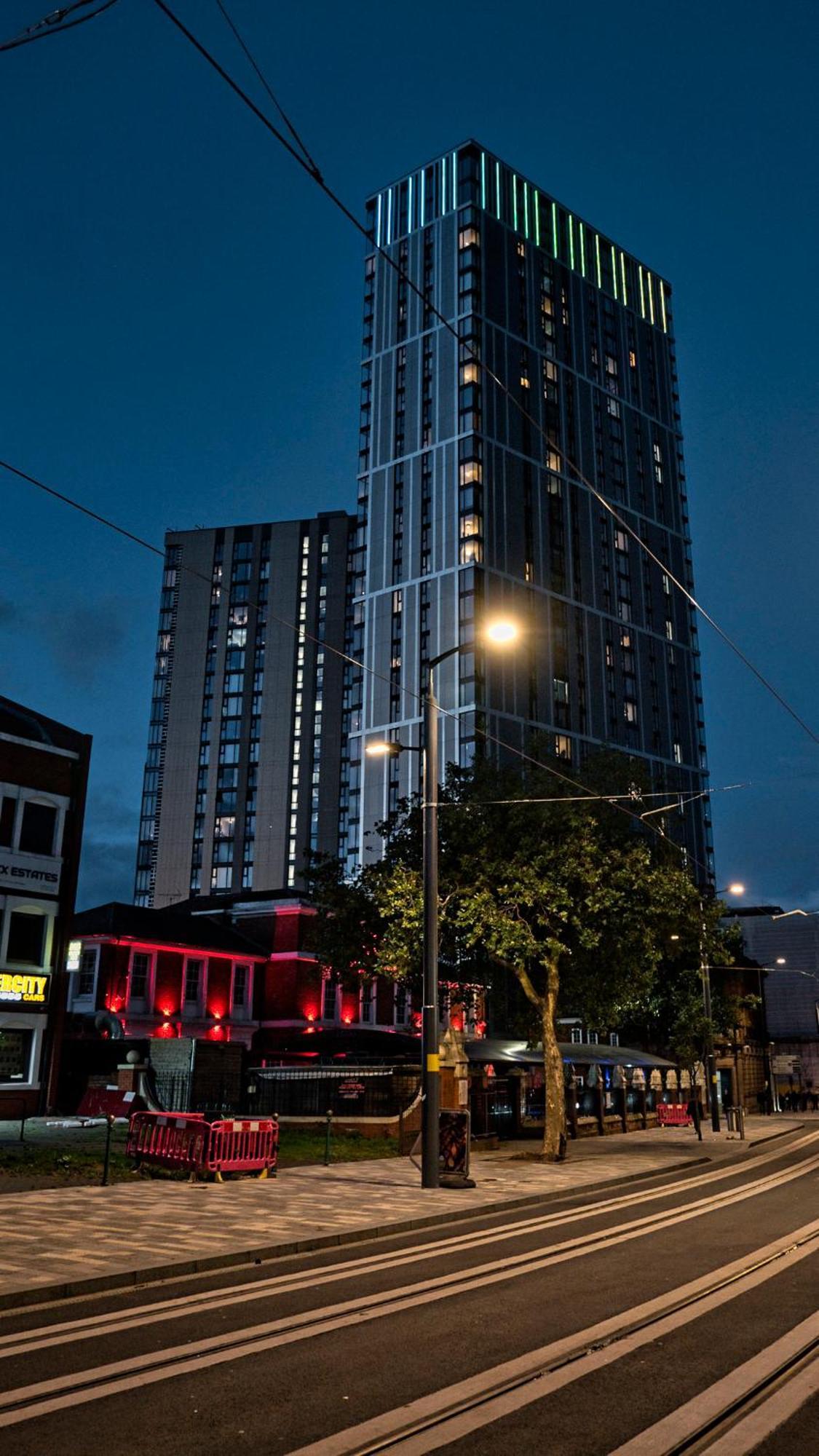 Last-Minute Specials L Book It Now L Sleeps Up To 4 L 2 Bed 2 Bath - Gym - Prime Birmingham Location L Jvt Short Lets Luaran gambar