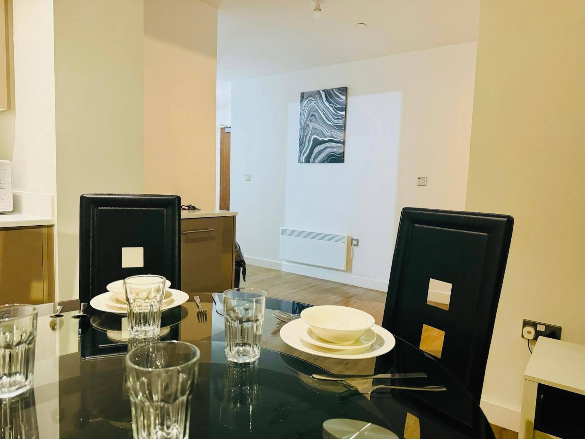 Last-Minute Specials L Book It Now L Sleeps Up To 4 L 2 Bed 2 Bath - Gym - Prime Birmingham Location L Jvt Short Lets Luaran gambar