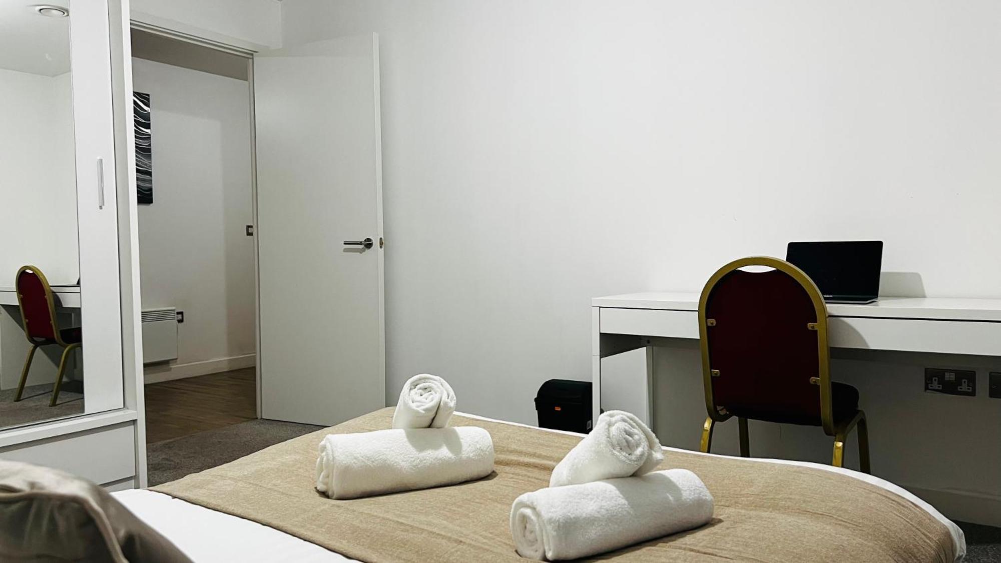 Last-Minute Specials L Book It Now L Sleeps Up To 4 L 2 Bed 2 Bath - Gym - Prime Birmingham Location L Jvt Short Lets Luaran gambar